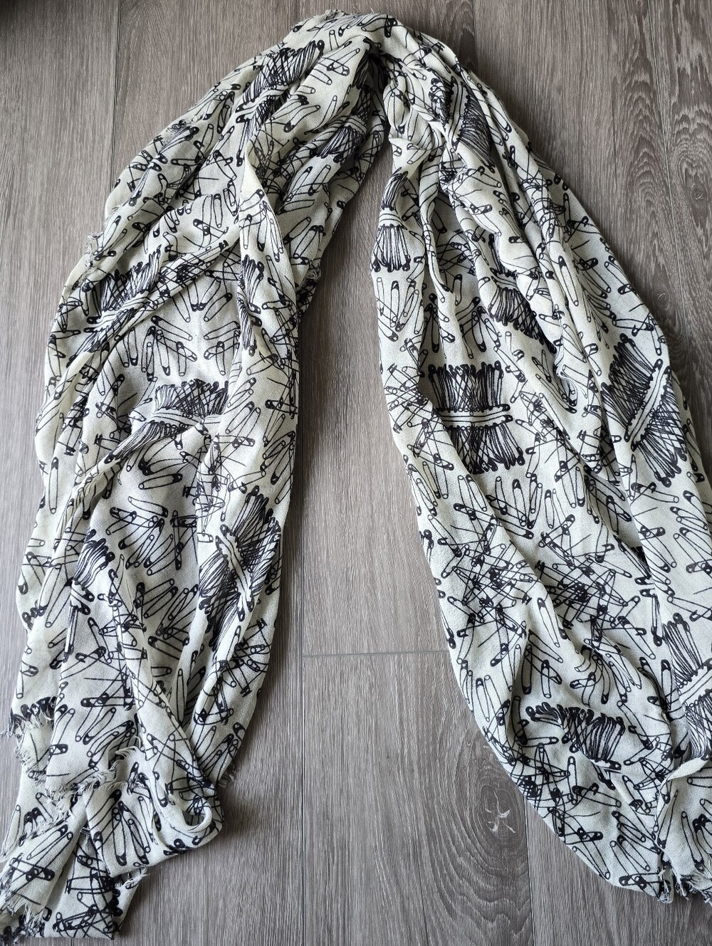 GRAY Saks Fifth Avenue Safety Pin Print Scarf Oblong Ivory Black Punk Chic 73"